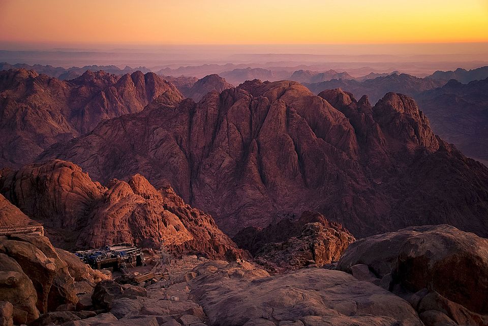 Mount Sinai (Arabic: طور سيناء‎ Ṭūr Sīnāʼ  or جبل موسى Jabal Mūsá ; Egyptian Arabic: Gabal Mūsa, lit. "Moses' Mountain" or "Mount Moses"; Hebrew: הר סיני‎ Har Sinai ), also known as Mount Horeb, is a 
